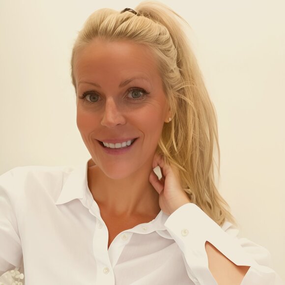 Meet your Posher, Nikki - Picture 1 of 1